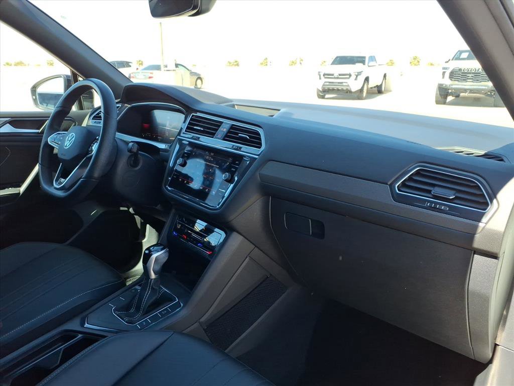 Used 2023 Volkswagen Tiguan SE R-Line image 11