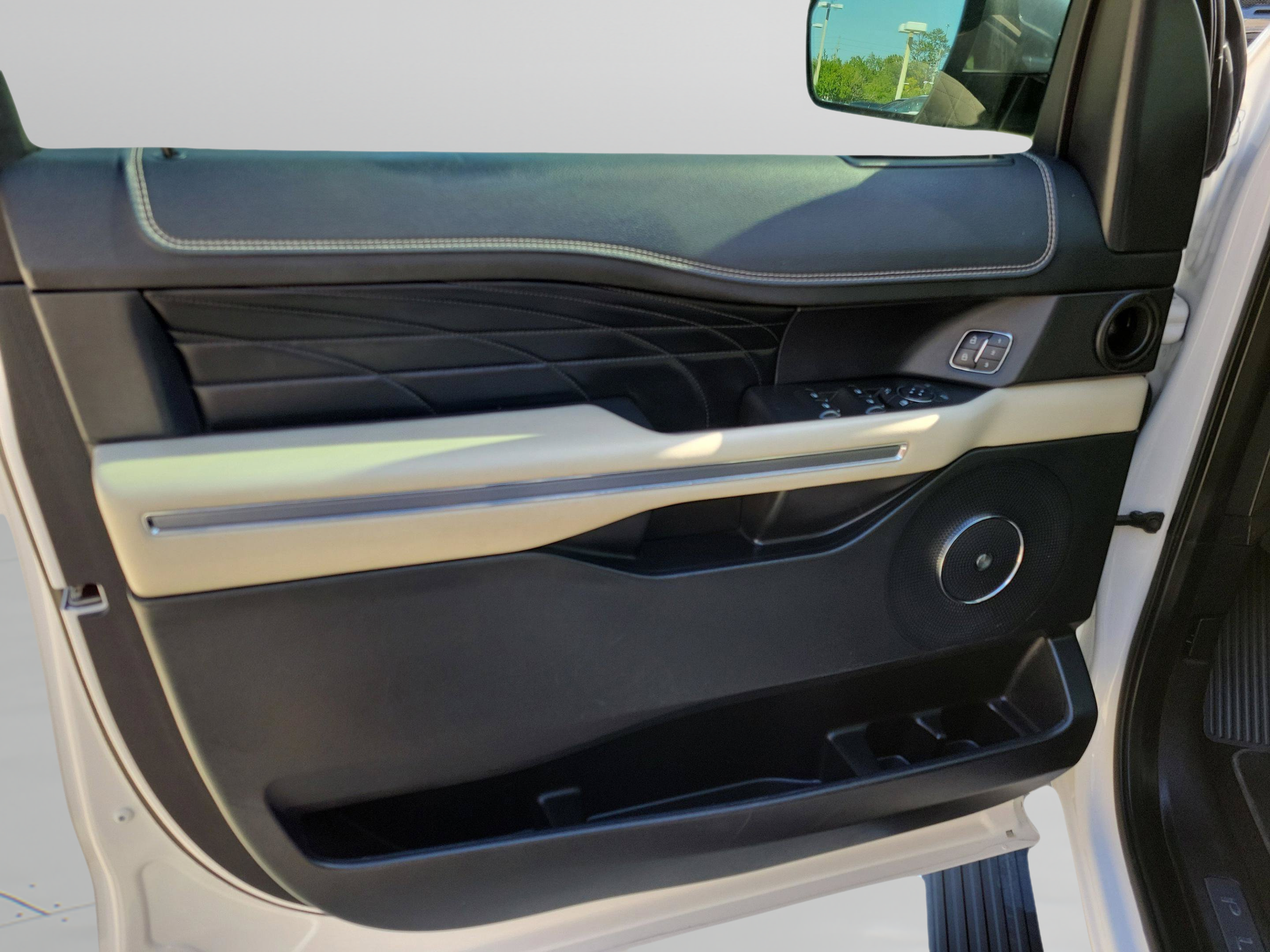 Used 2019 Ford Expedition Platinum RWD image 31