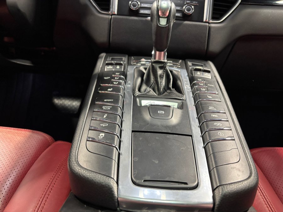 Used 2017 Porsche Macan GTS AWD/4WD image 9