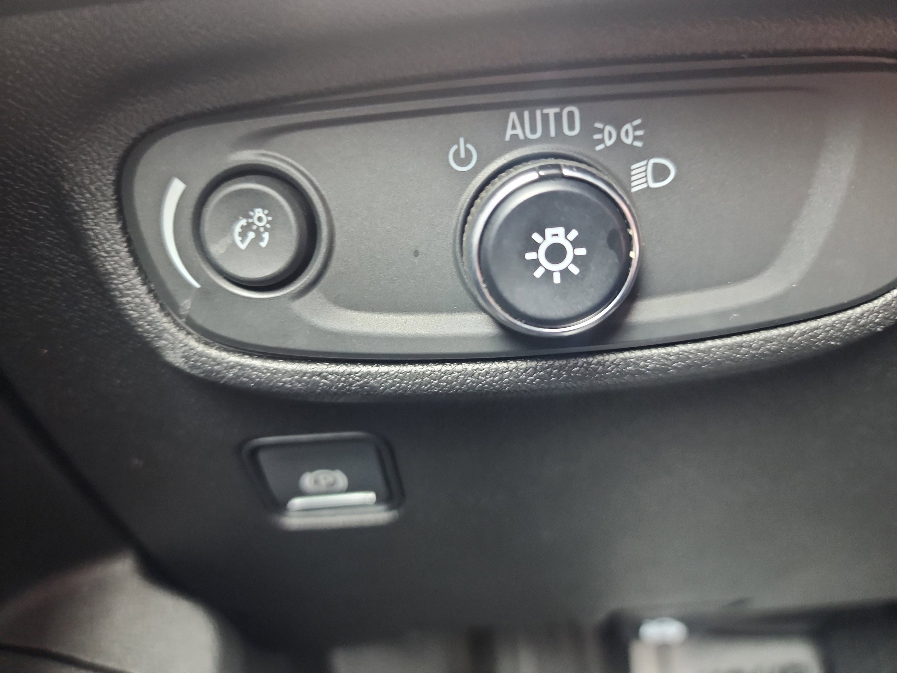 Used 2022 GMC Terrain SLE image 36