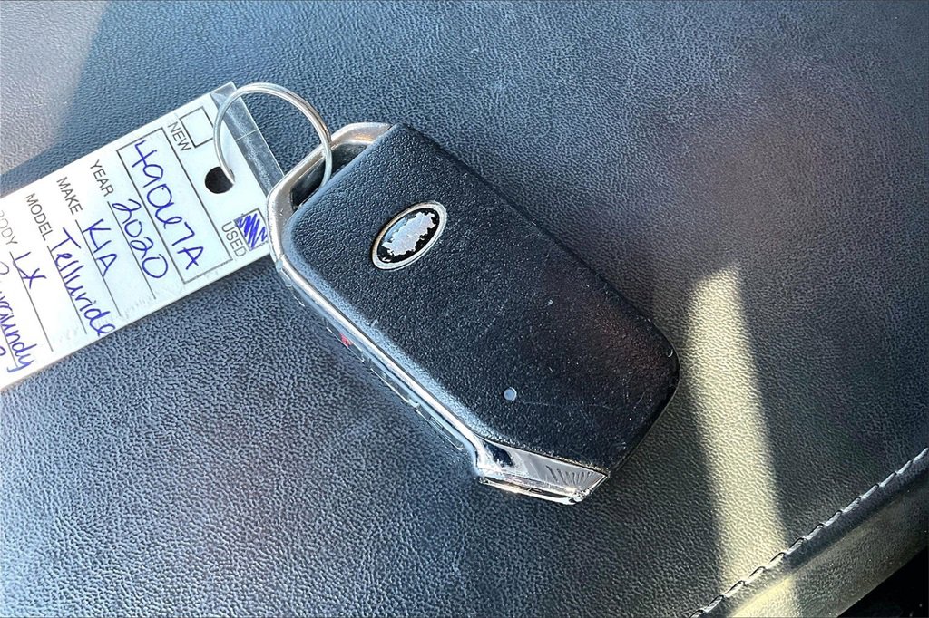 Used 2020 Kia Telluride LX image 5