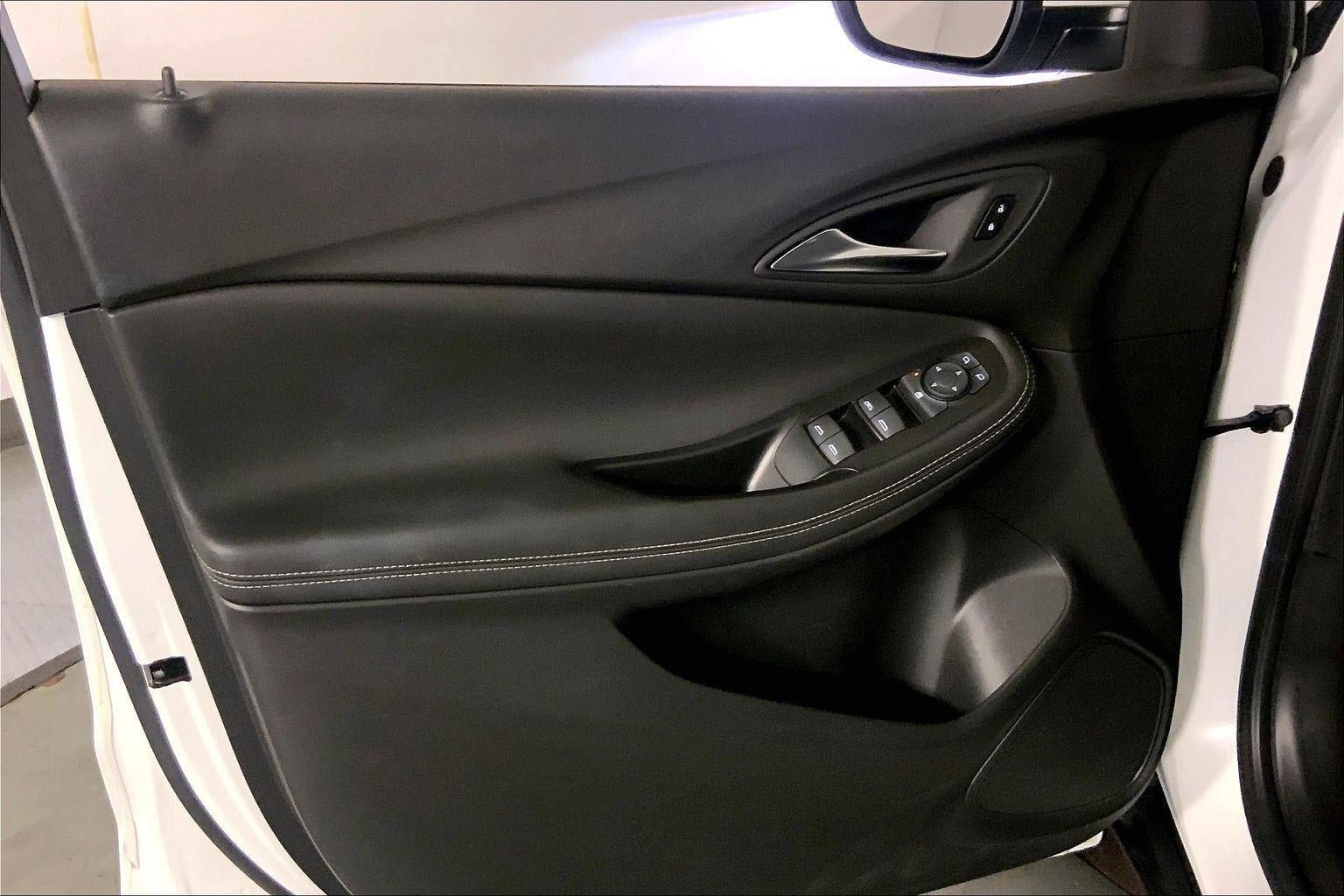 Used 2025 Buick Encore GX Preferred AWD/4WD image 24