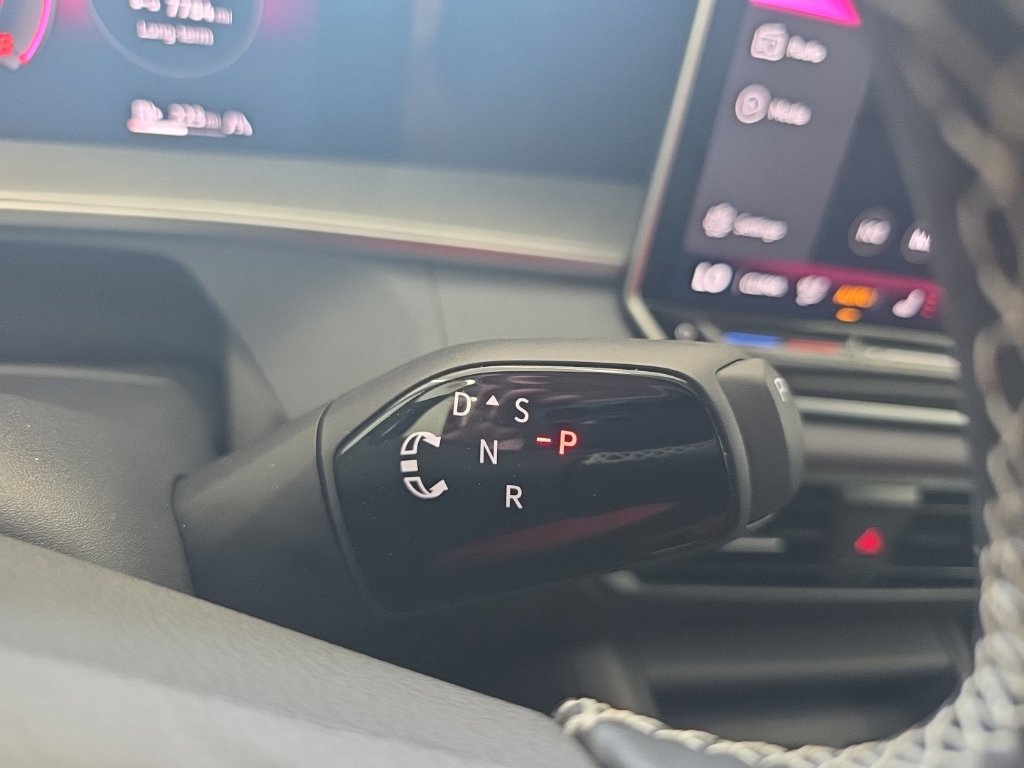 New 2026 Volkswagen Tiguan SE AWD/4WD image 39