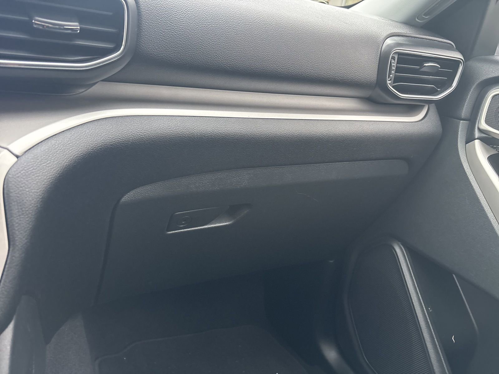 Certified 2022 Ford Explorer XLT w/ Equipment Group 202A image 31