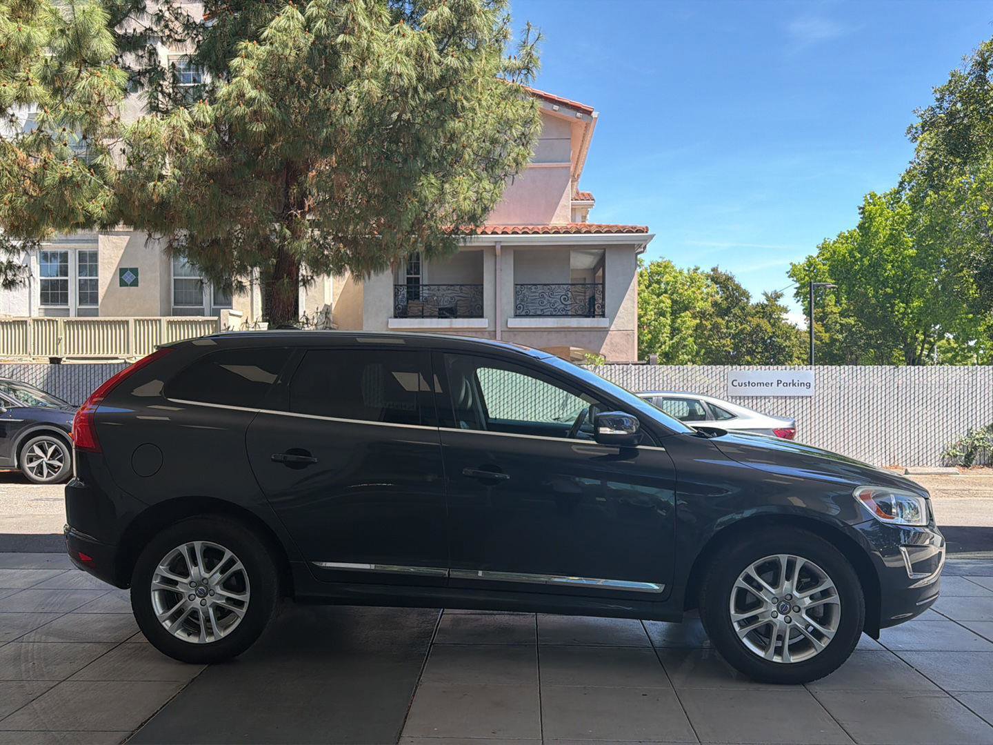 Used 2016 Volvo XC60 T5 Premier w/ Proximity Package AWD/4WD image 7