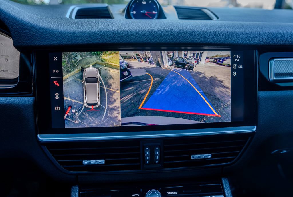 Used 2022 Porsche Cayenne Platinum Edition image 11