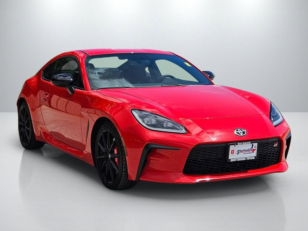Used 2025 Toyota GR86 Premium w/ Performance Package RWD image 3