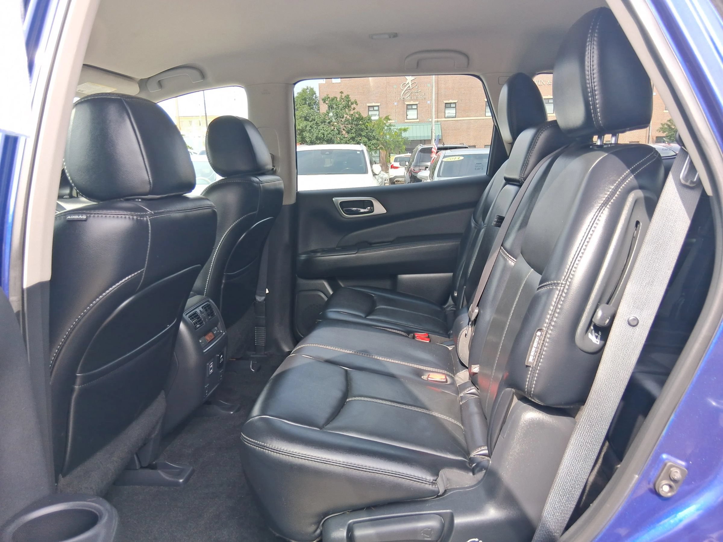 Used 2018 Nissan Pathfinder SL w/ Cargo Package AWD/4WD image 13