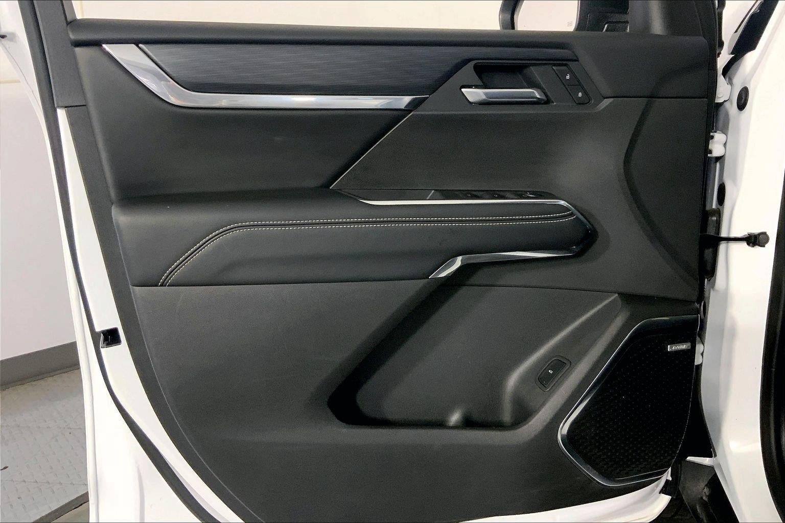 Used 2025 GMC Acadia Elevation FWD image 25