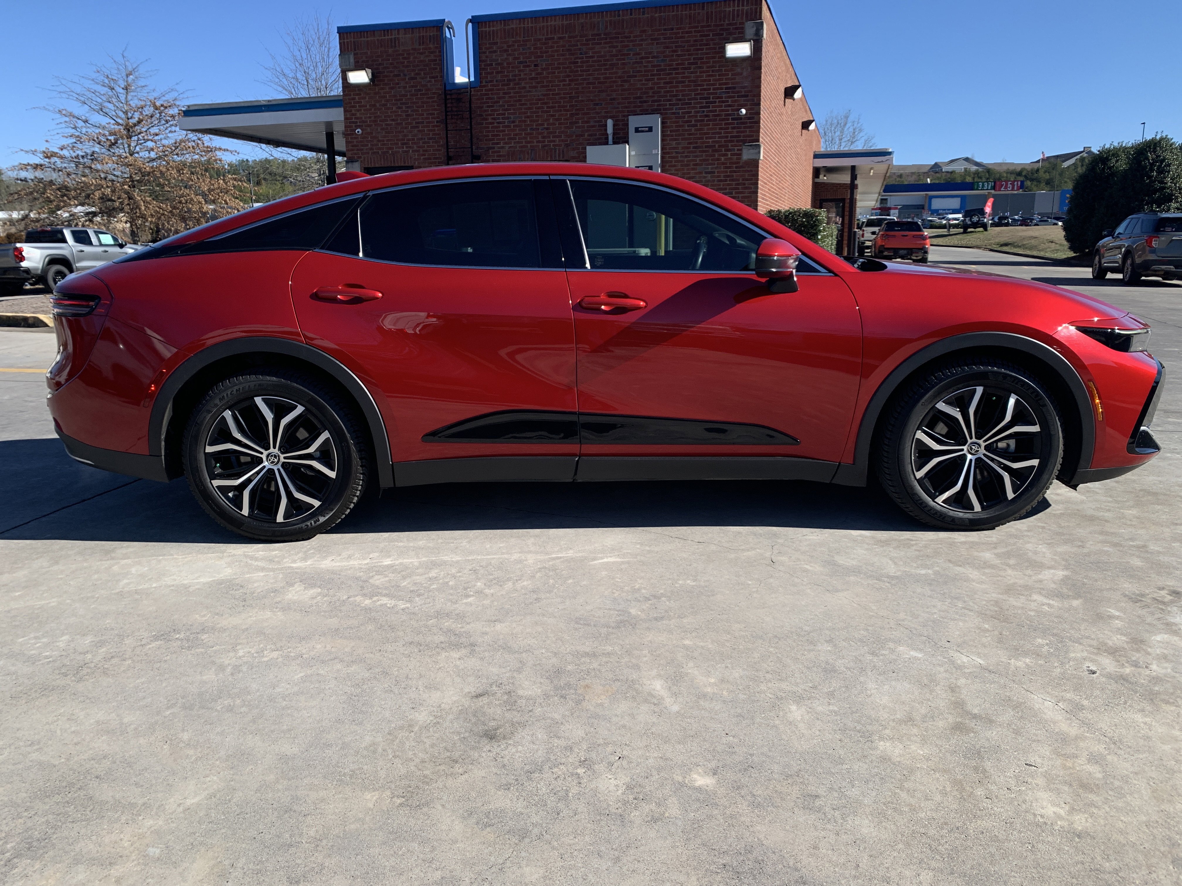 Used 2023 Toyota Crown image 2