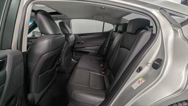 Used 2019 Lexus ES 300h w/ Premium Package FWD image 18