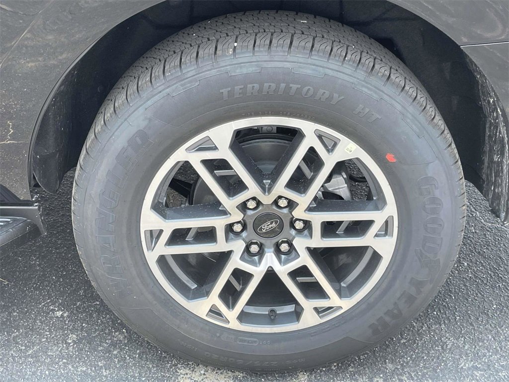 New 2025 Ford Expedition Active image 9