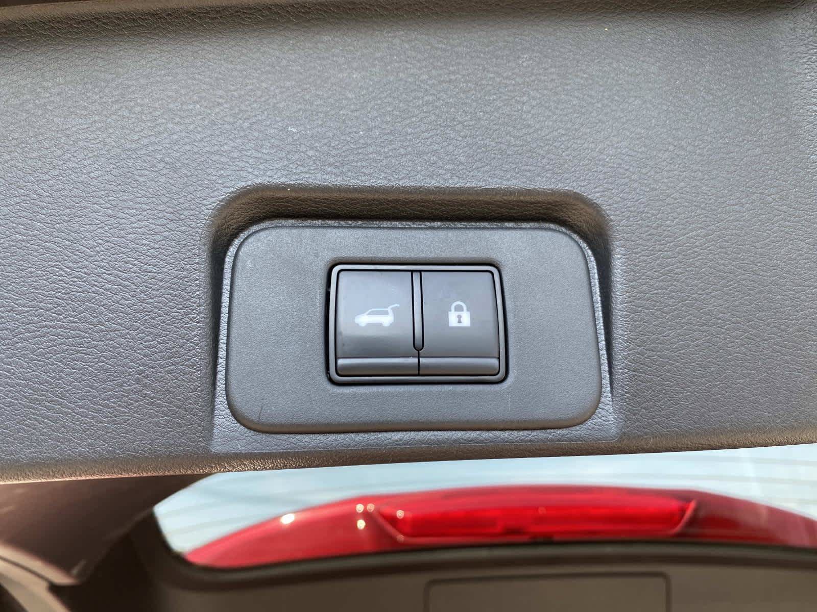 Used 2025 Nissan Rogue SV AWD/4WD image 6