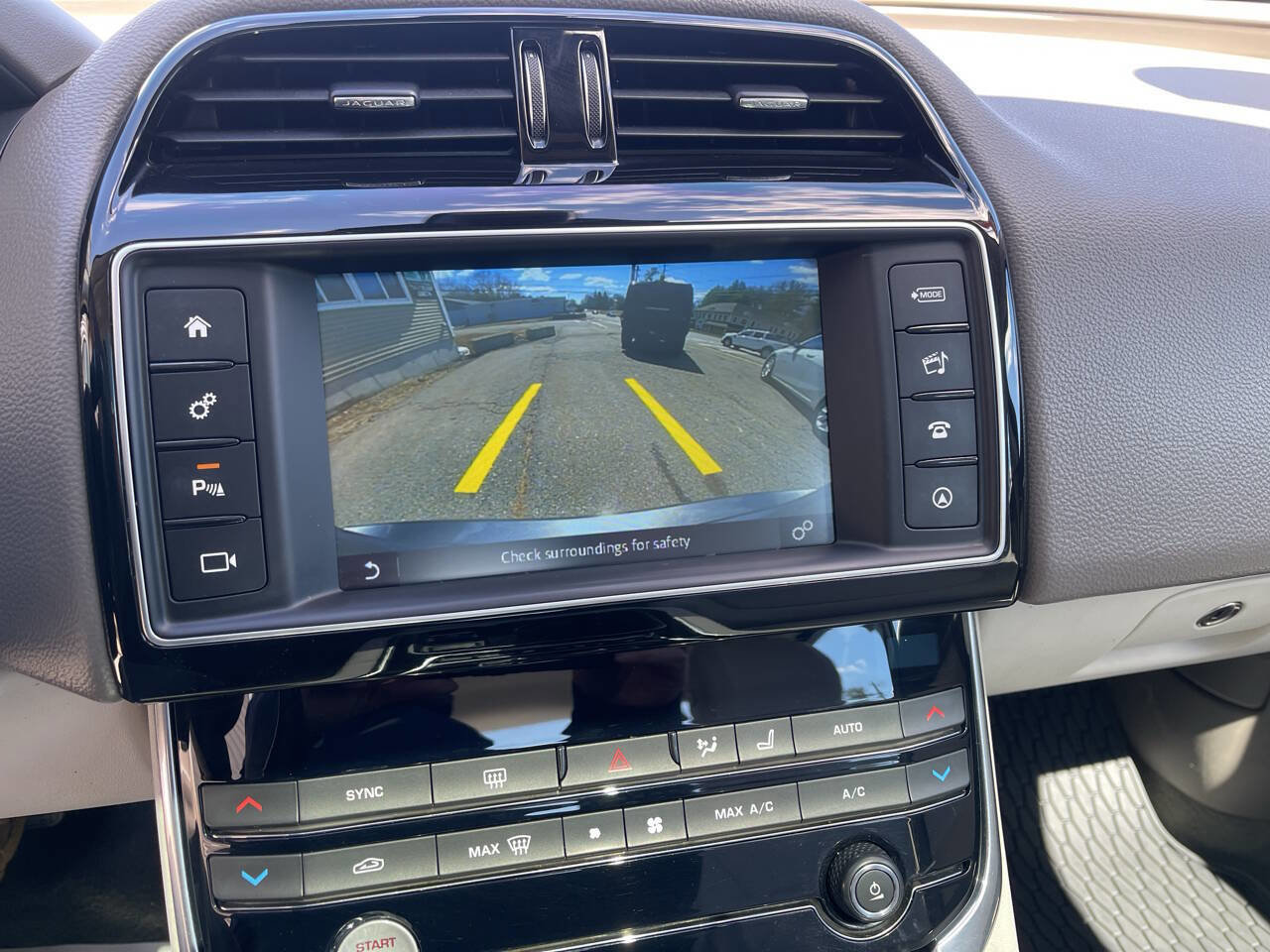 Used 2017 Jaguar XE Prestige image 12