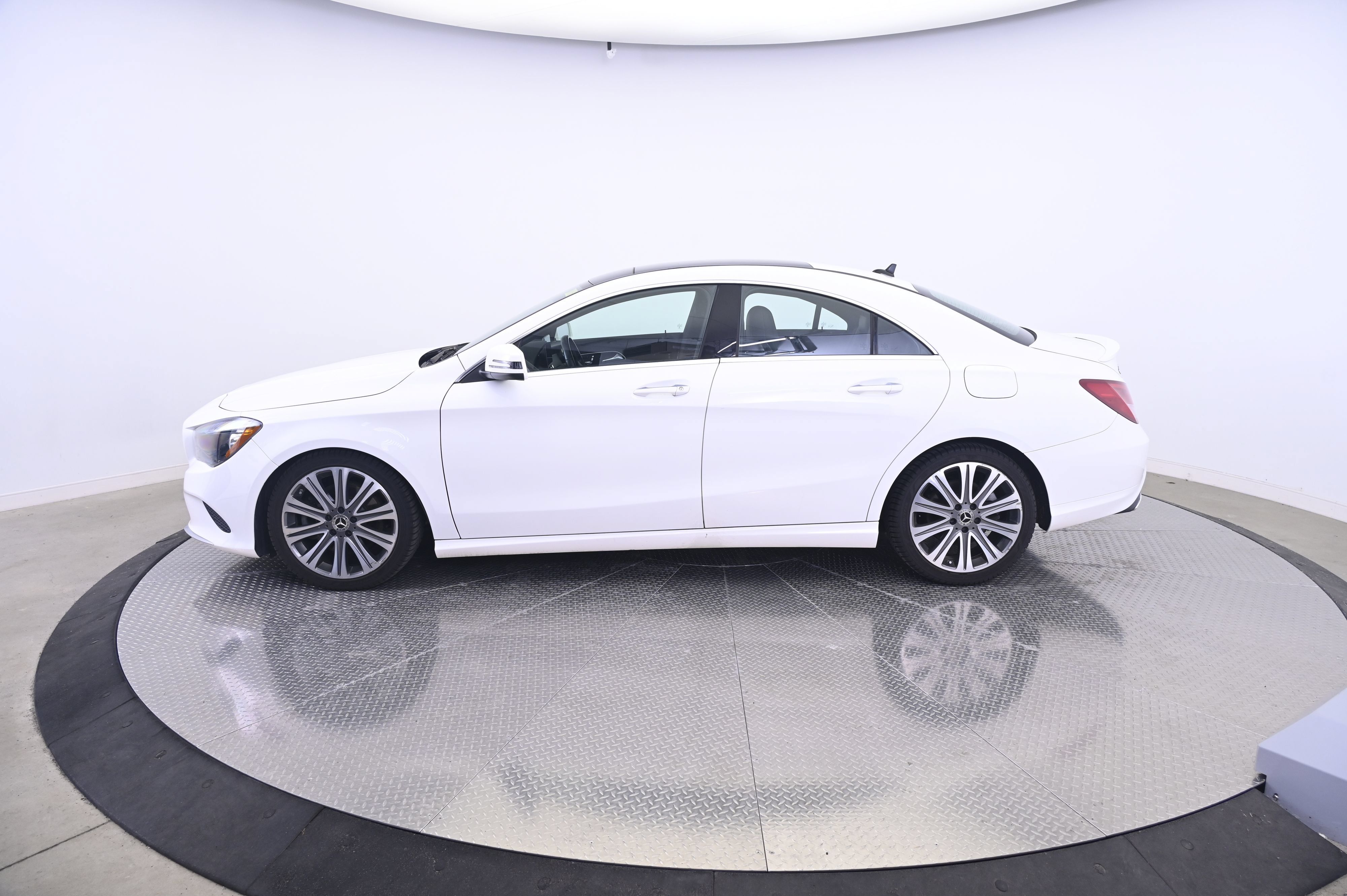 Used 2018 Mercedes-Benz CLA 250 4MATIC image 2