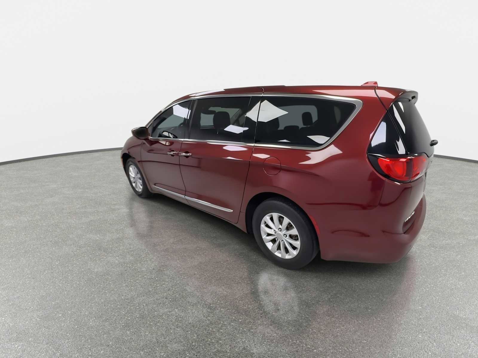 Used 2019 Chrysler Pacifica Touring Plus FWD image 6