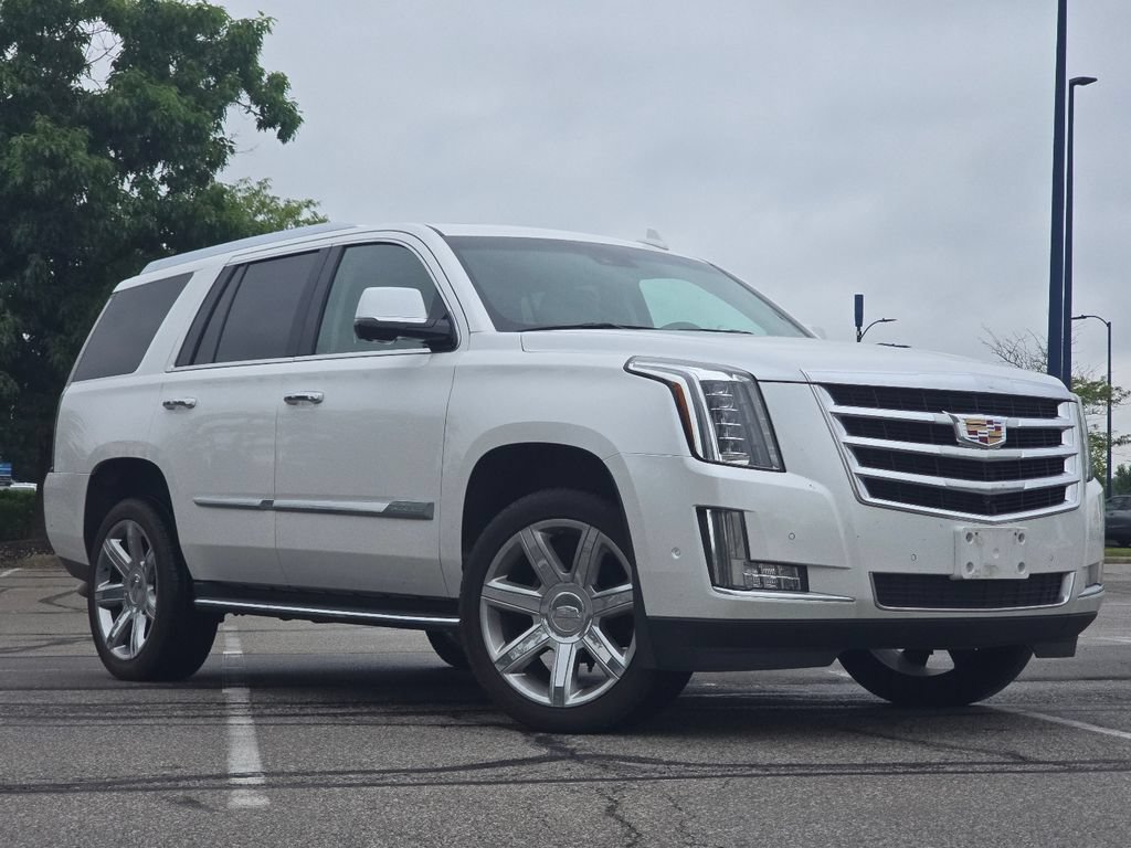 Used 2017 Cadillac Escalade Luxury AWD/4WD image 2