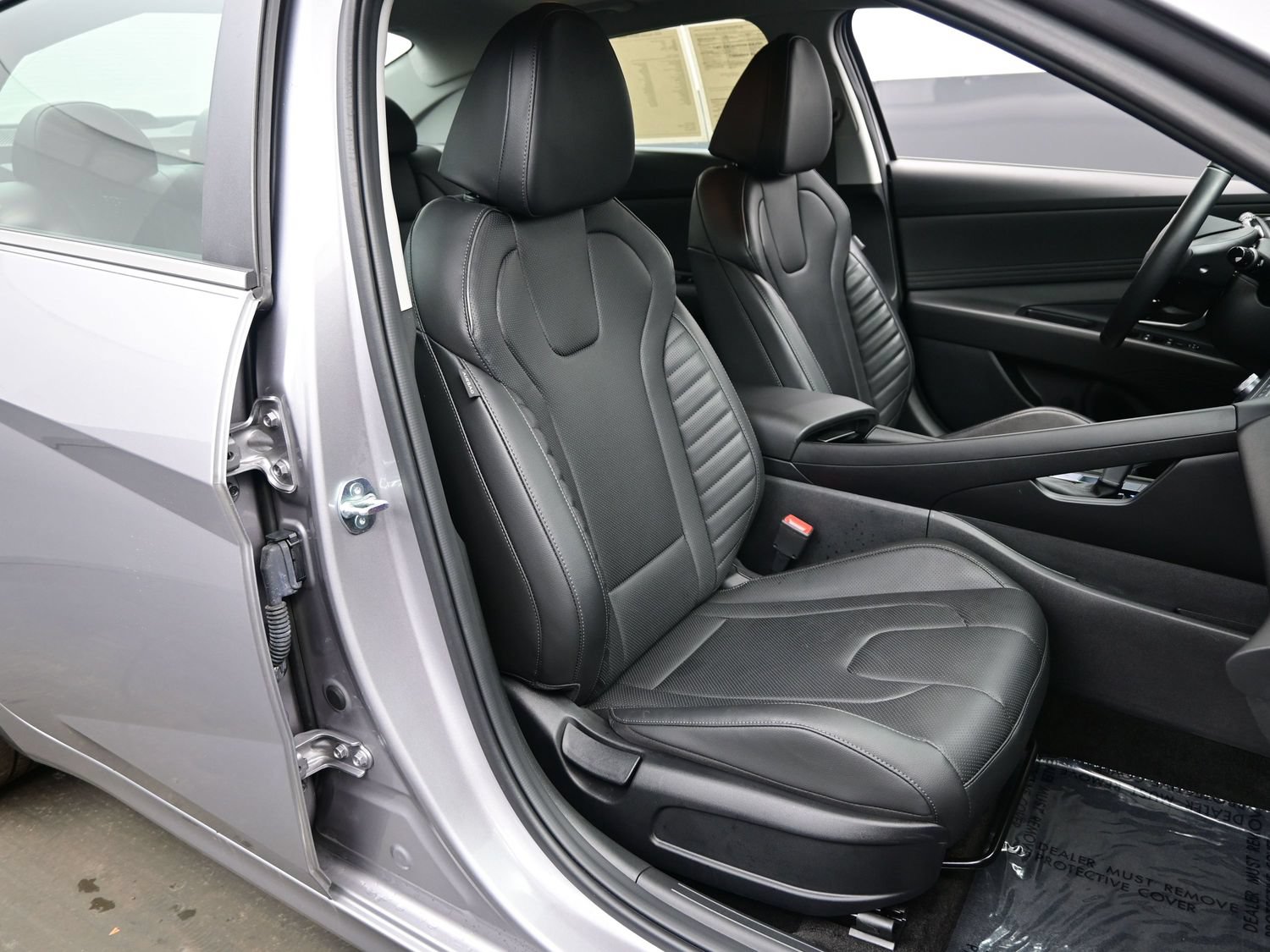 Used 2025 Hyundai Elantra Limited FWD image 13