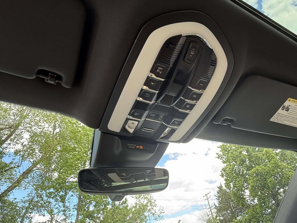 Used 2019 Porsche Macan AWD/4WD image 28