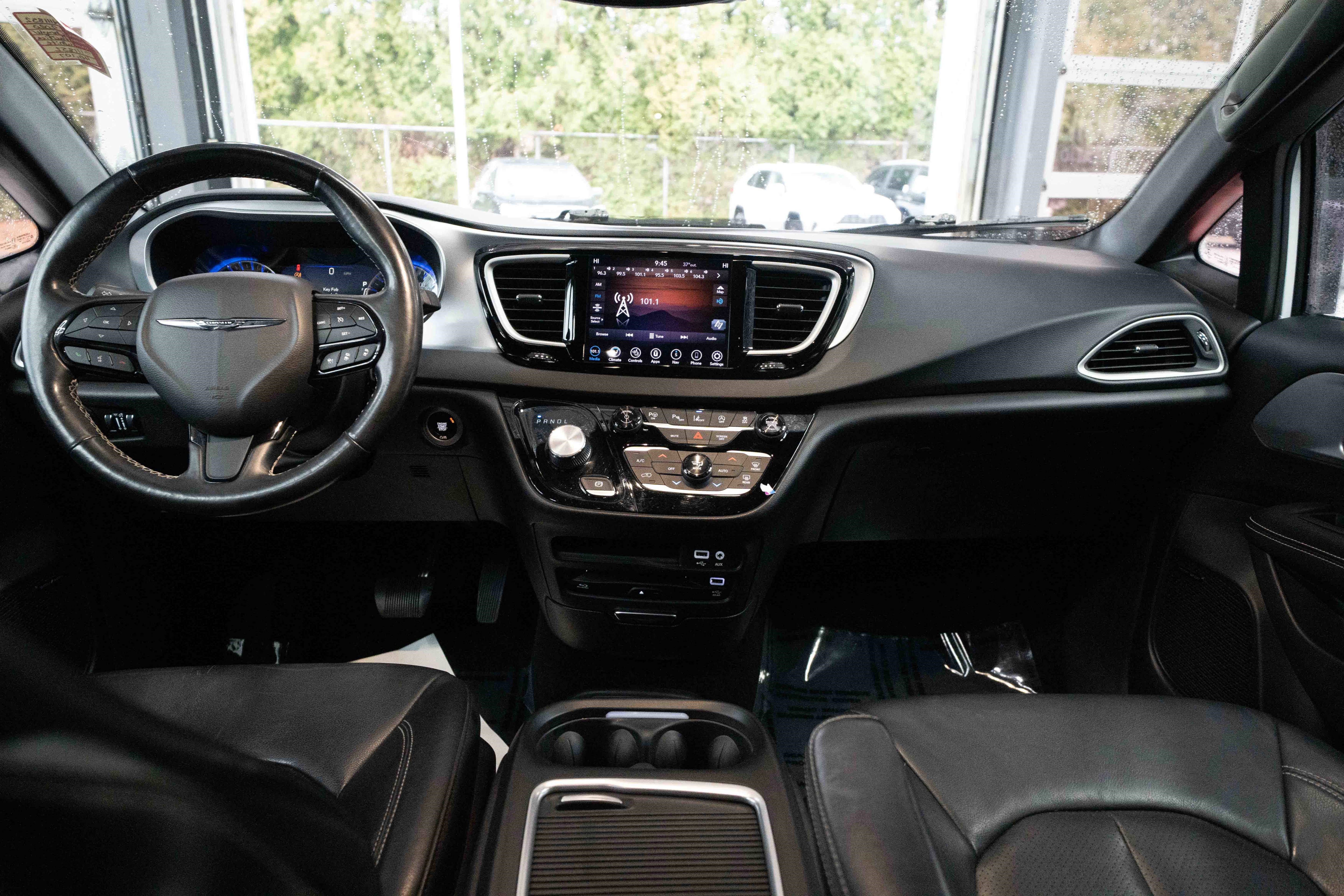 Used 2020 Chrysler Pacifica Touring-L Plus w/ Advanced Safetytec Group image 20