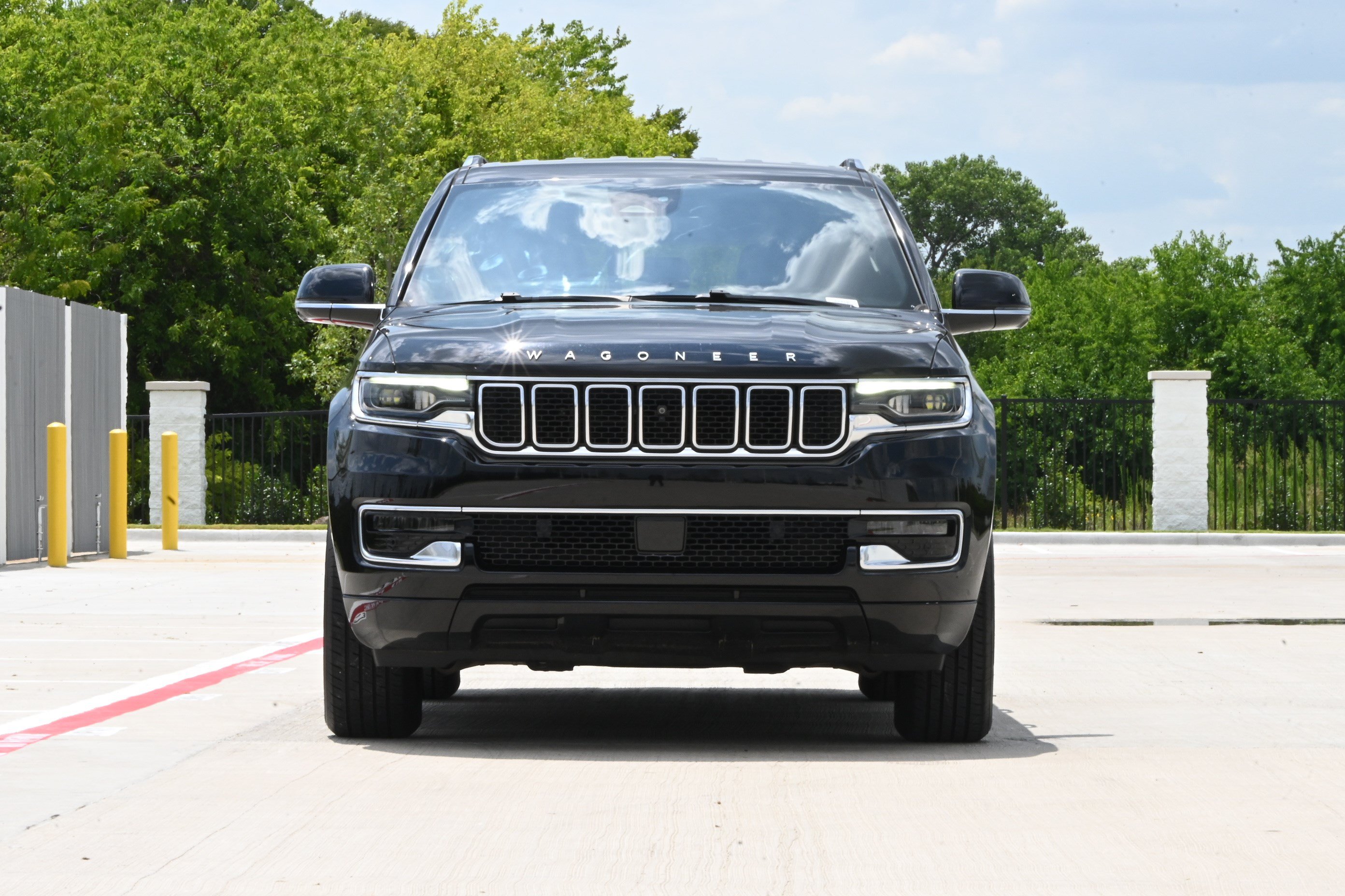 Used 2023 Jeep Wagoneer 4WD w/ Convenience Group I image 3