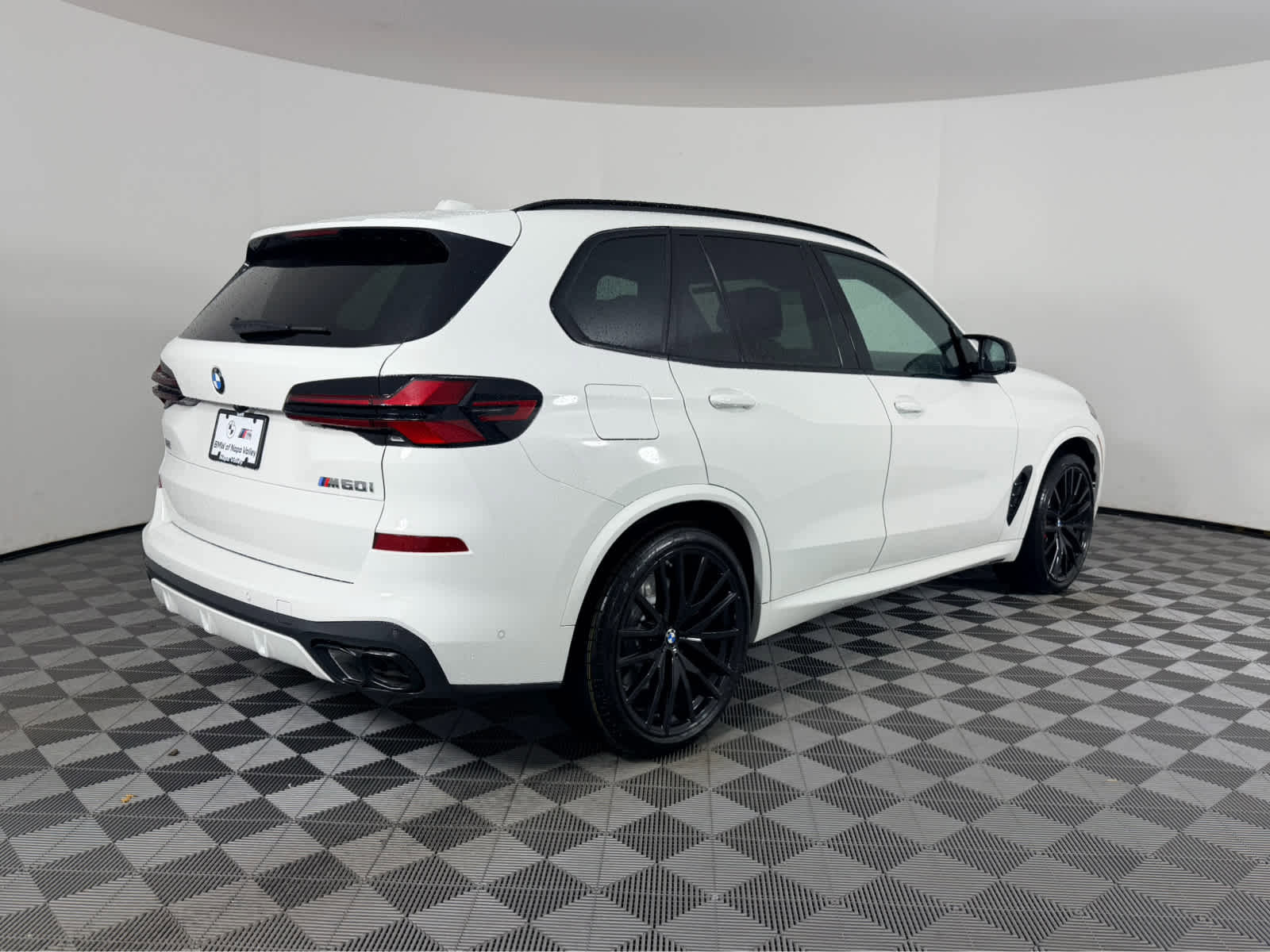 New 2026 BMW X5 M60i AWD/4WD image 3