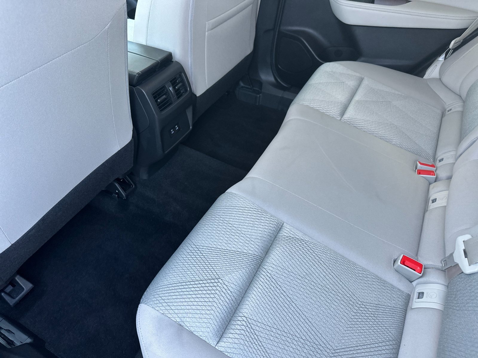 Used 2024 Nissan Rogue SV image 12