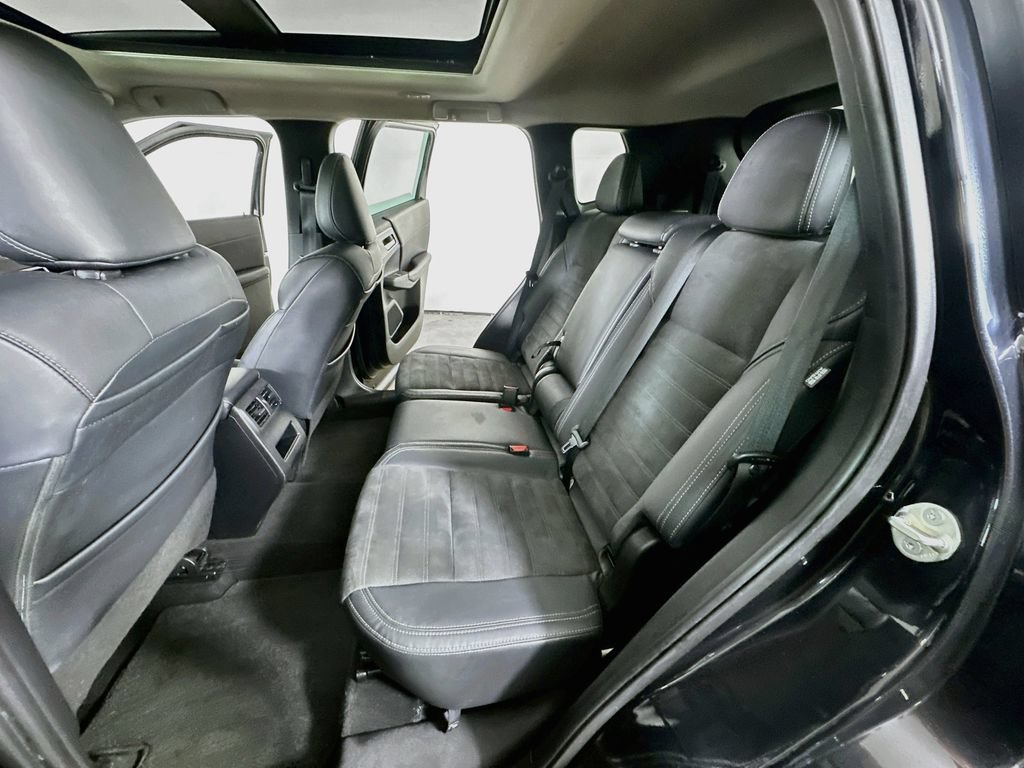 Used 2023 Mitsubishi Outlander SE AWD/4WD image 17