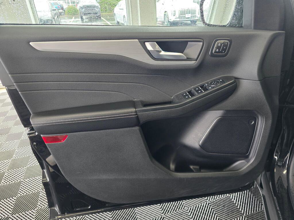 Used 2024 Ford Escape Platinum image 19