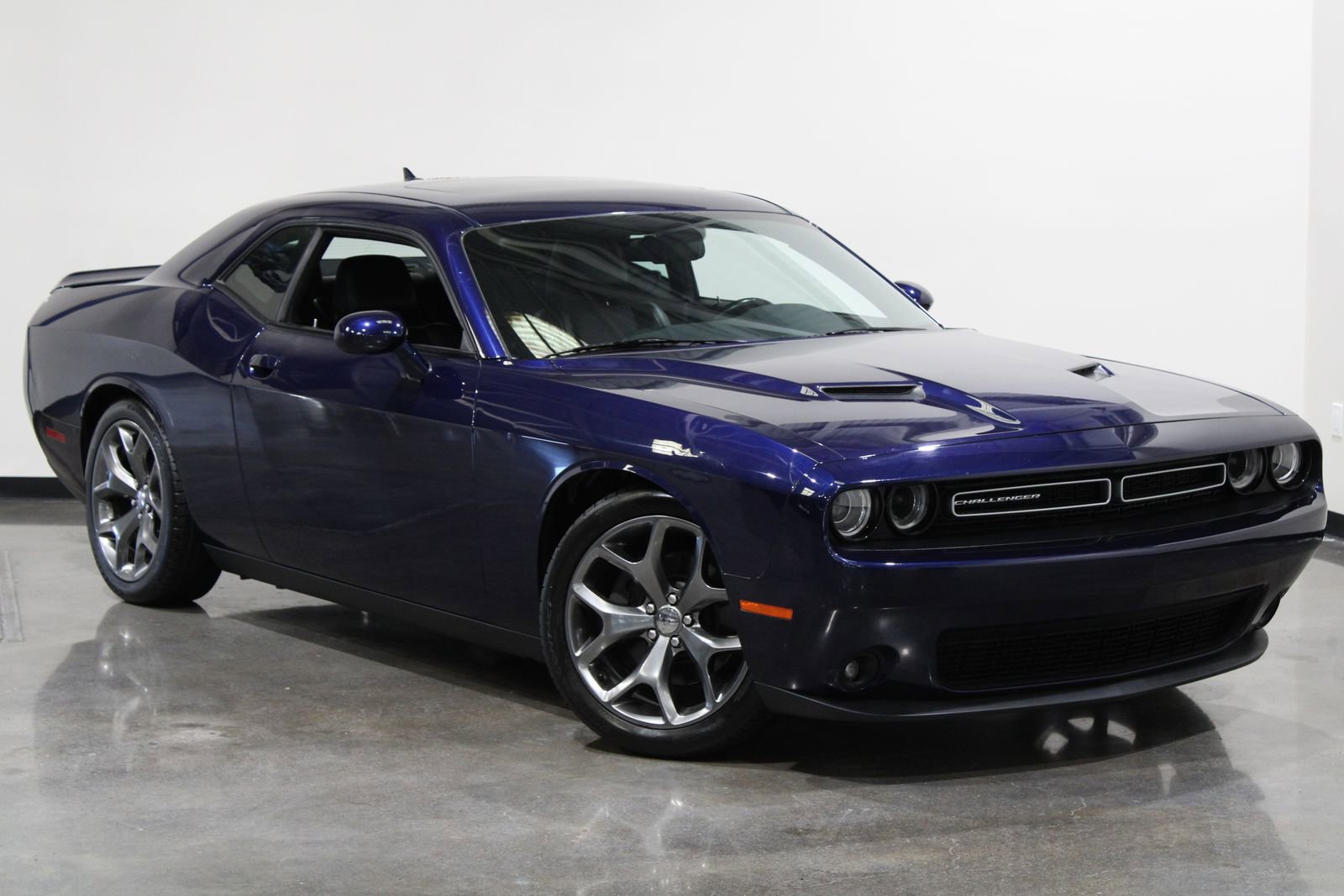 Used 2016 Dodge Challenger SXT Plus image 3