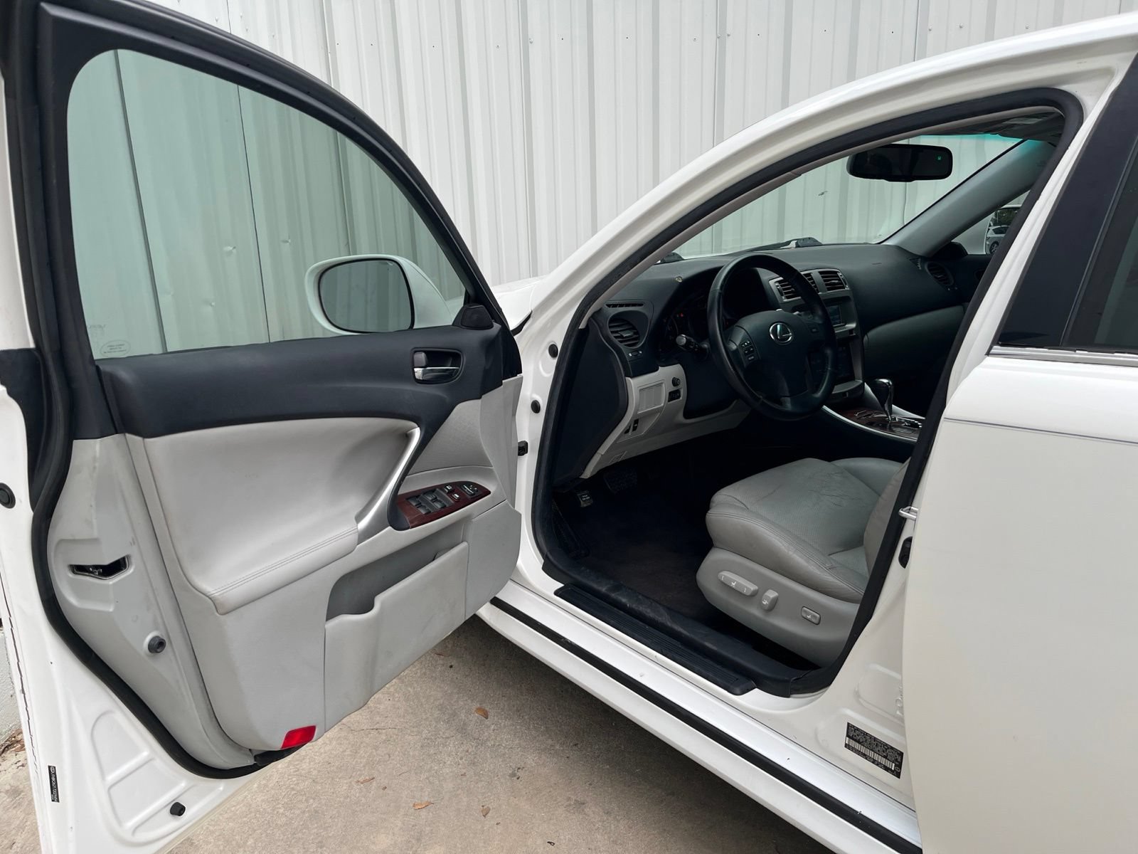 Used 2007 Lexus IS 250 w/ Premium Pkg RWD image 9