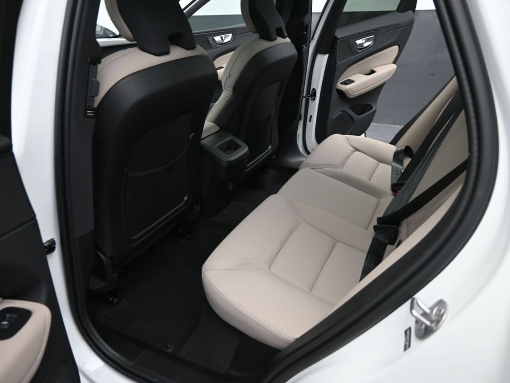 New 2026 Volvo XC60 B5 Core AWD/4WD image 28