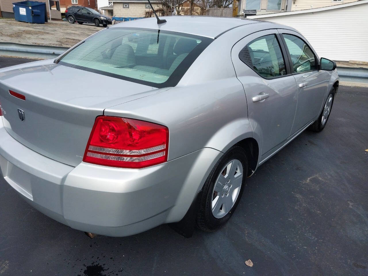 Used 2008 Dodge Avenger SE image 3
