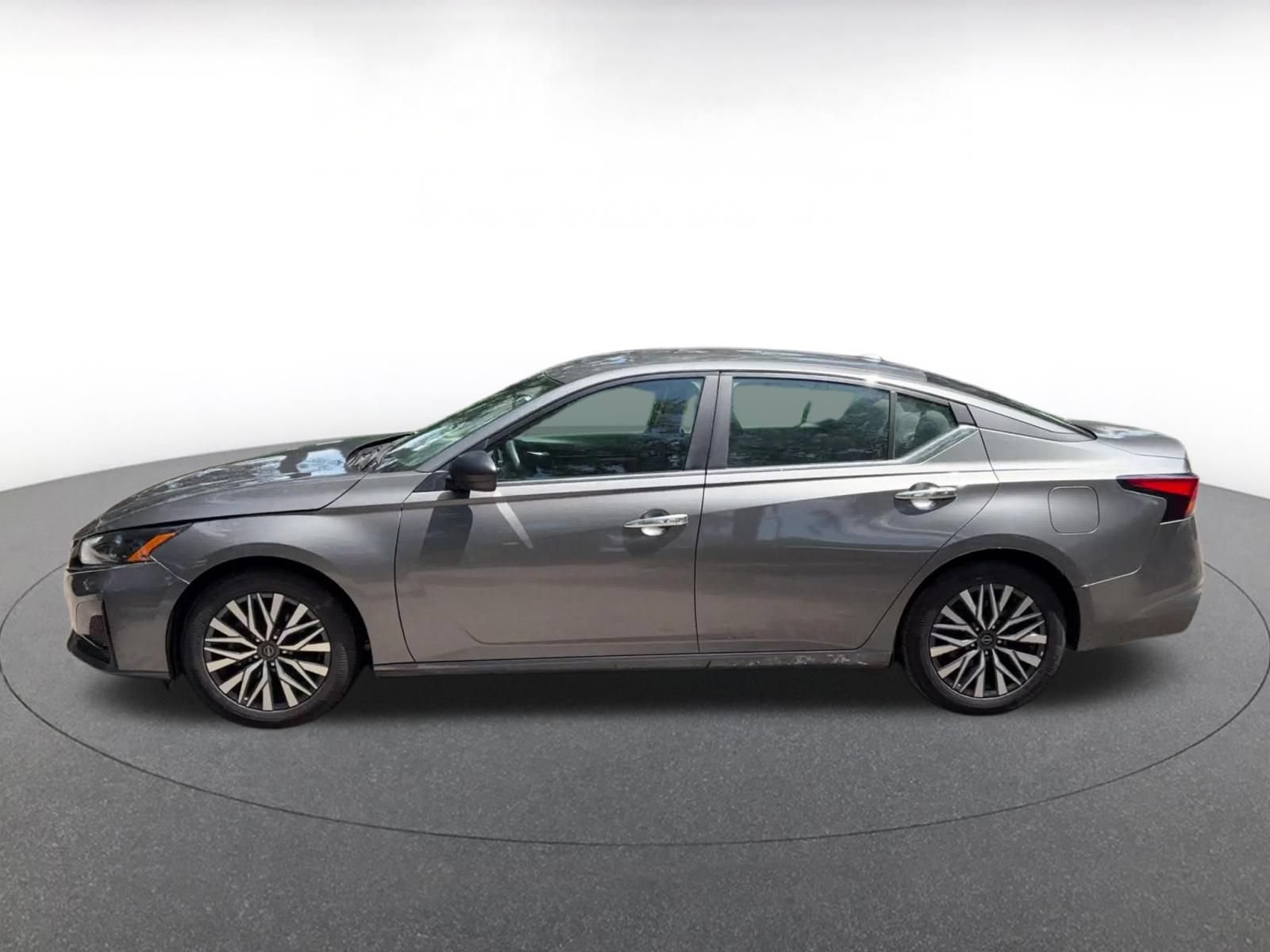 Used 2025 Nissan Altima 2.5 SV FWD image 7