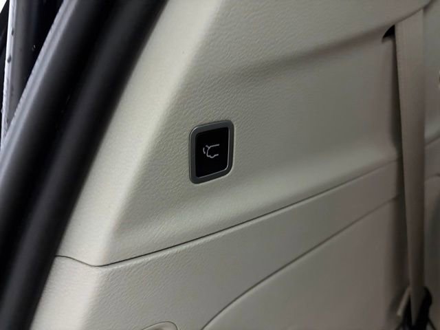 Used 2018 Chrysler Pacifica Touring-L FWD image 12