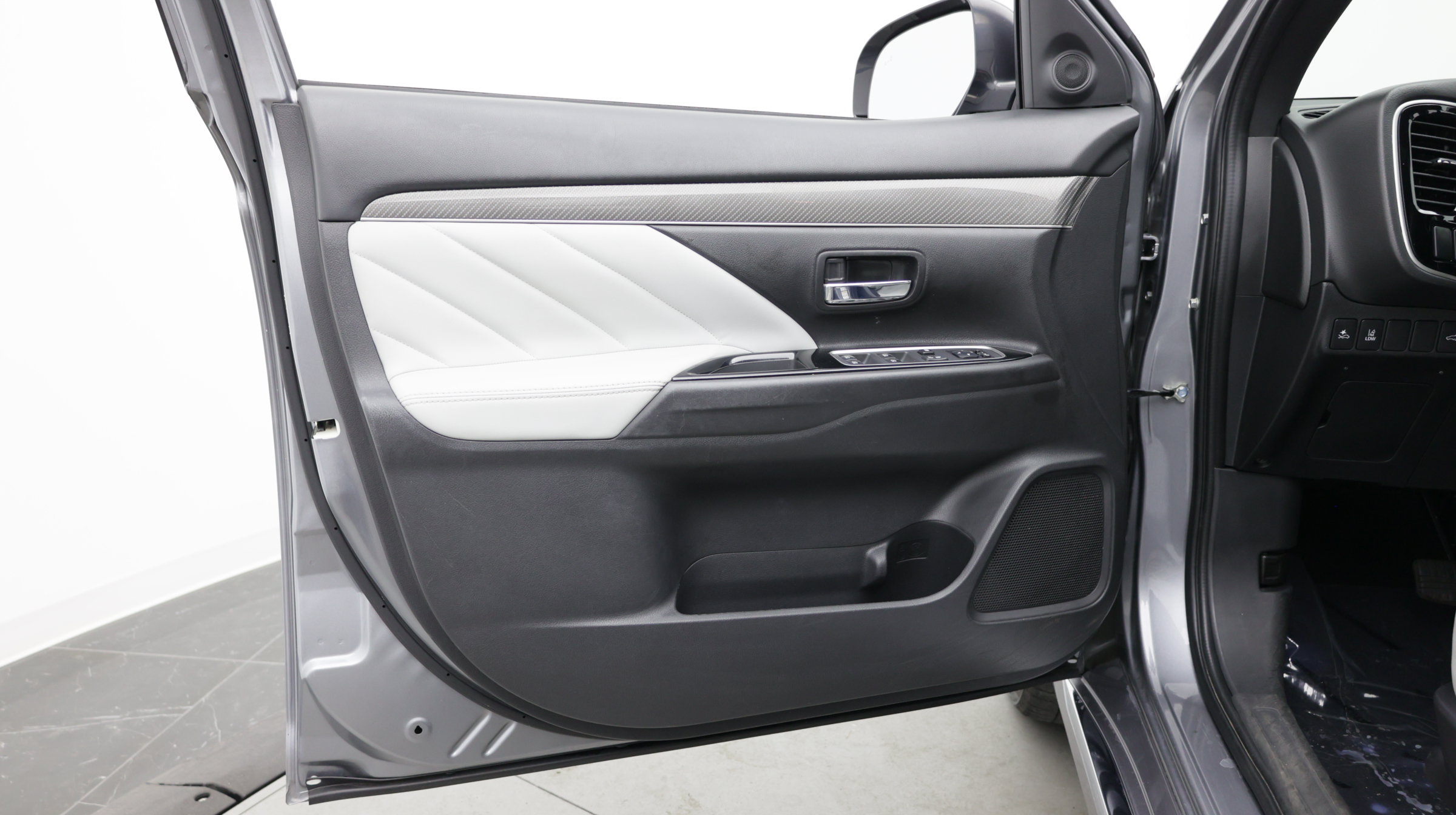 Used 2022 Mitsubishi Outlander LE AWD/4WD image 14
