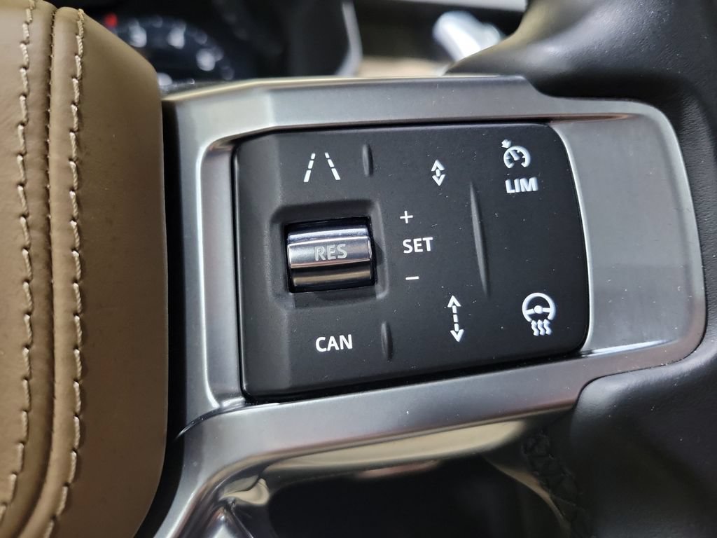 Used 2024 Land Rover Discovery Metropolitan Edition AWD/4WD image 16