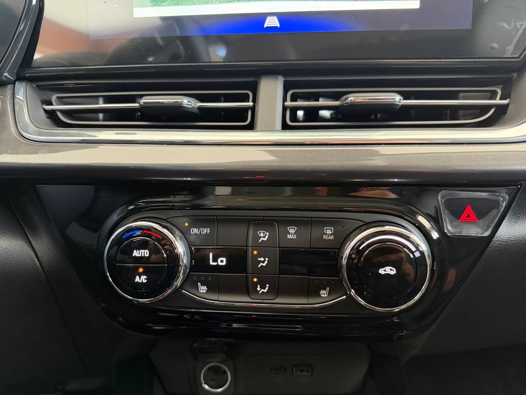 New 2026 Chevrolet Trax ACTIV w/ Sunroof Package FWD image 25