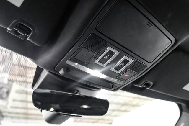 Used 2019 Land Rover Discovery SE image 35