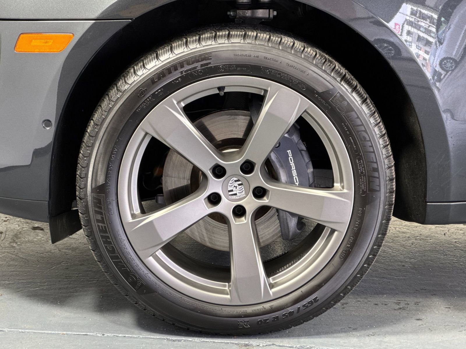 Certified 2025 Porsche Macan image 32