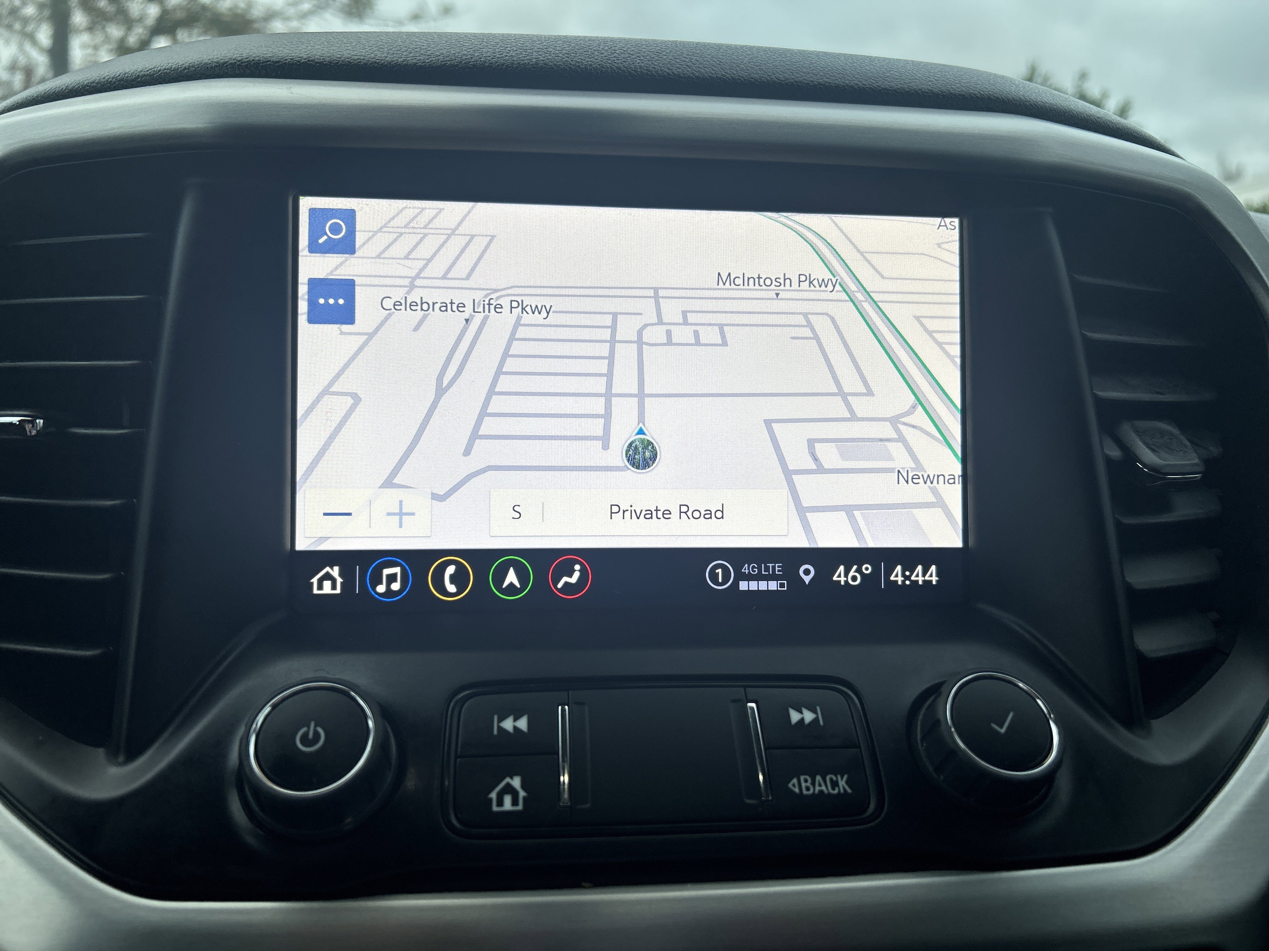 Used 2023 GMC Acadia SLT w/ Elevation Edition image 8