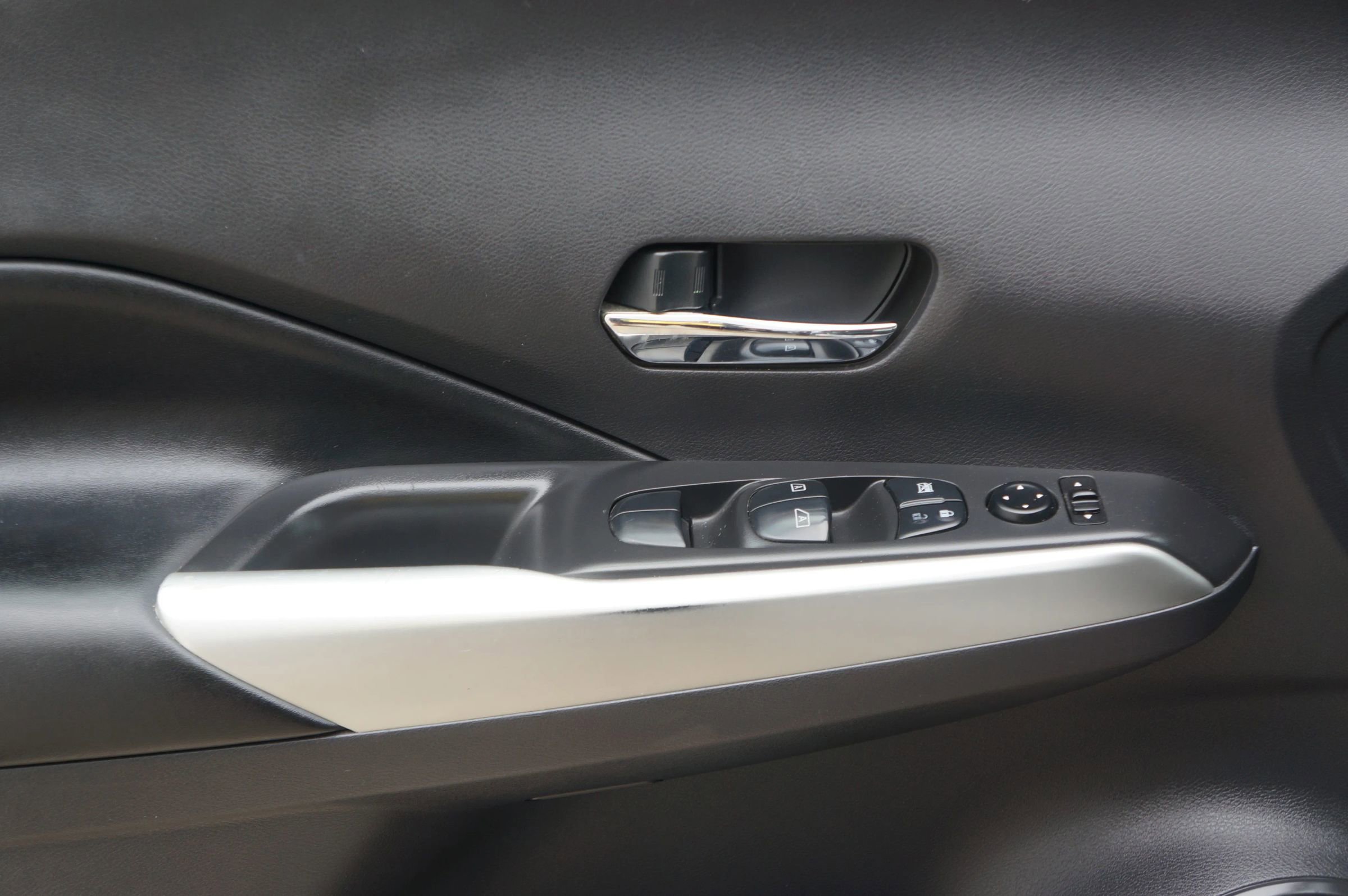 Used 2019 Nissan Kicks SR w/ SR Premium Package image 25