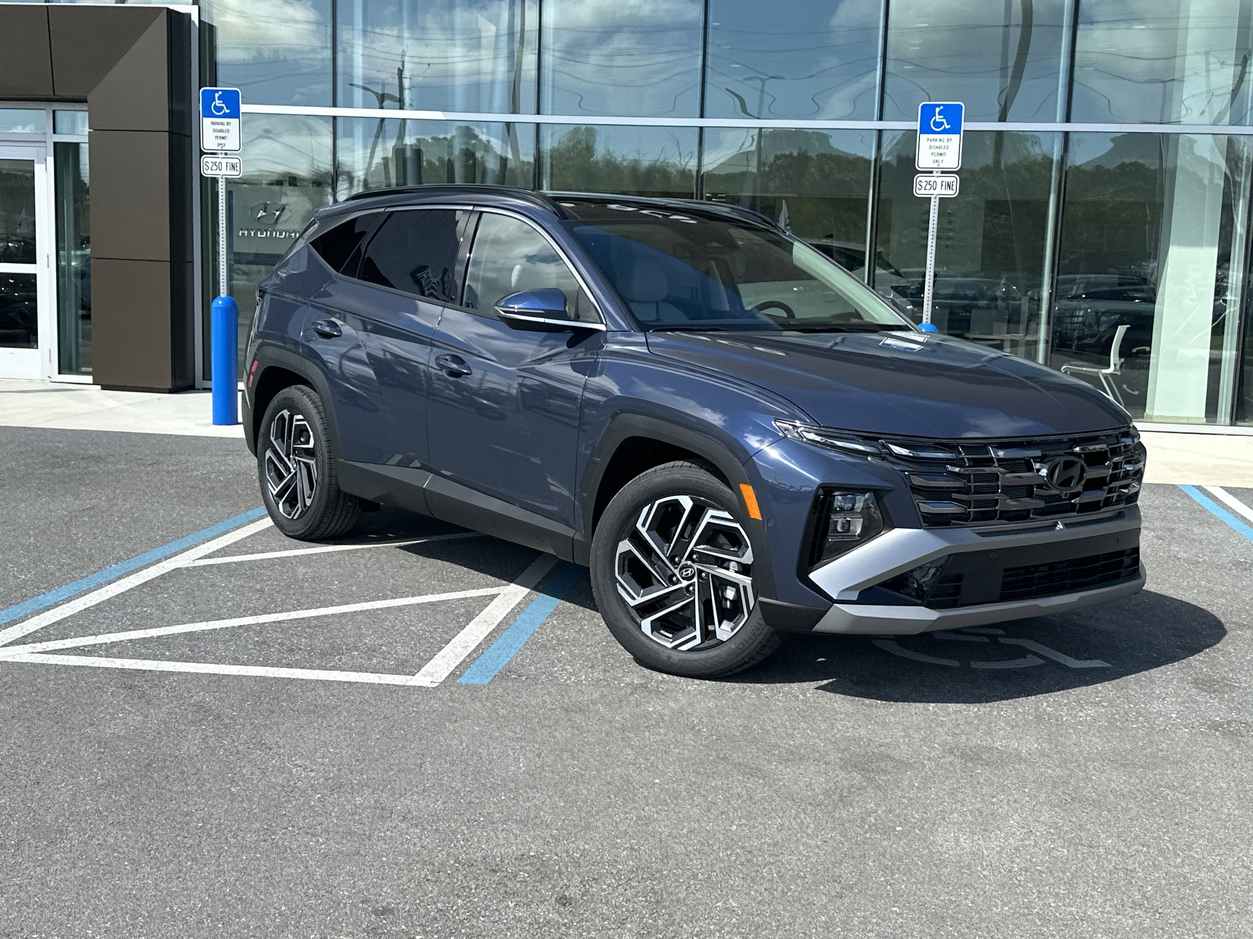 New 2026 Hyundai Tucson Limited FWD image 2