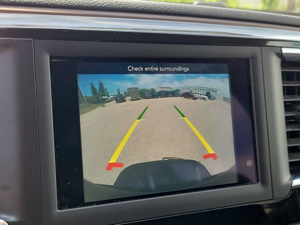 Used 2018 Chrysler Pacifica Touring-L FWD image 28