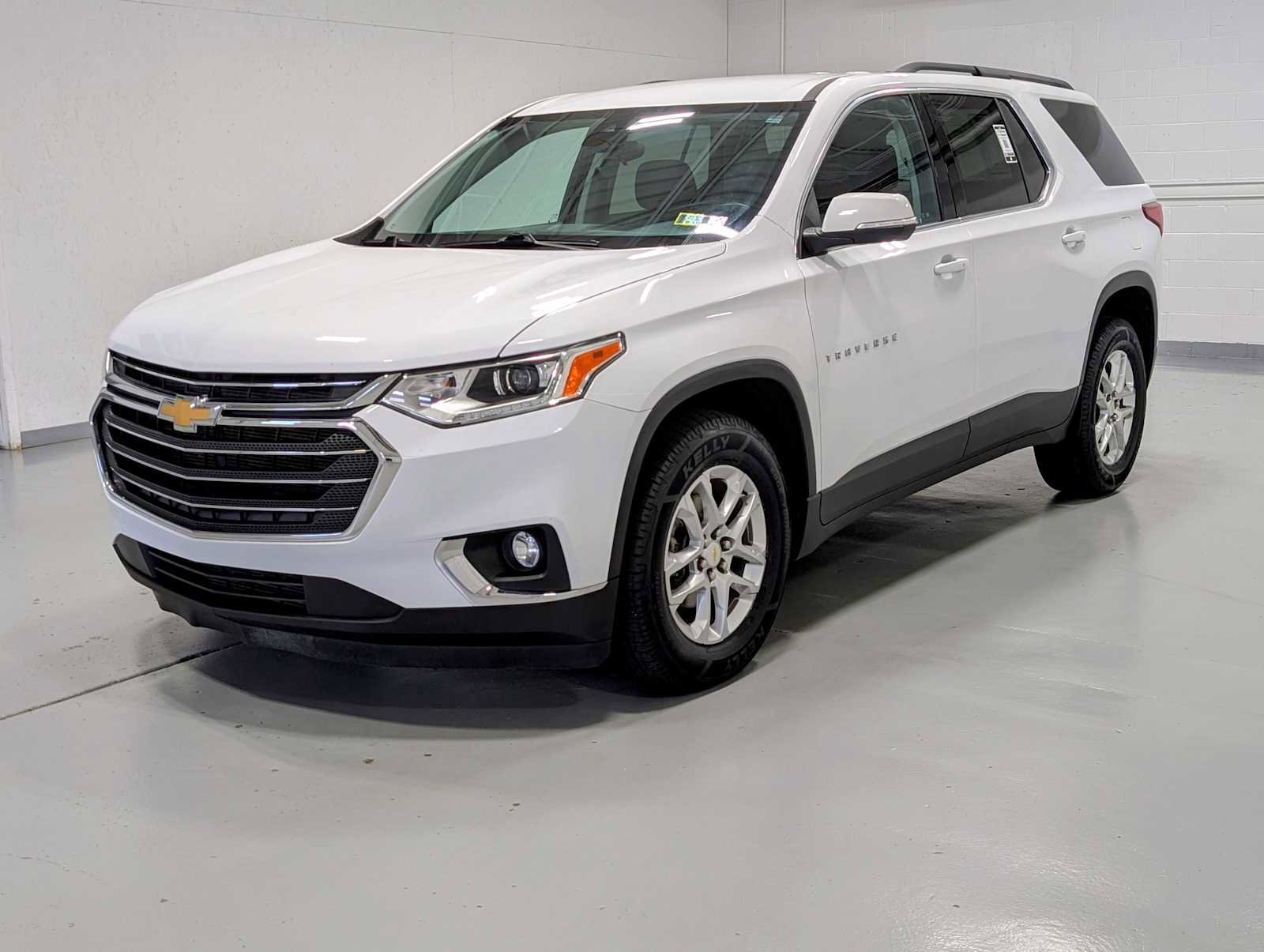 Used 2021 Chevrolet Traverse LT image 1