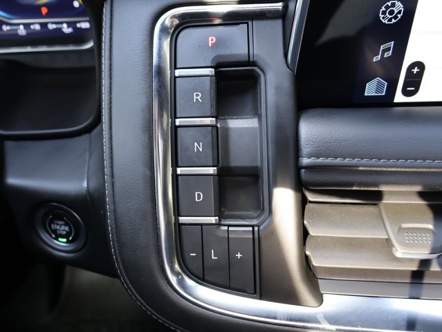 Used 2022 Chevrolet Suburban Z71 w/ Luxury Package AWD/4WD image 19