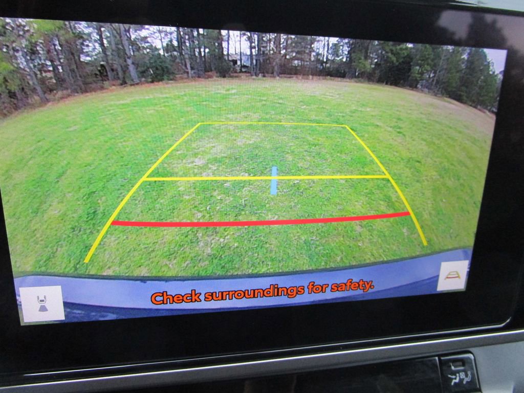 Used 2025 Toyota Camry SE image 39