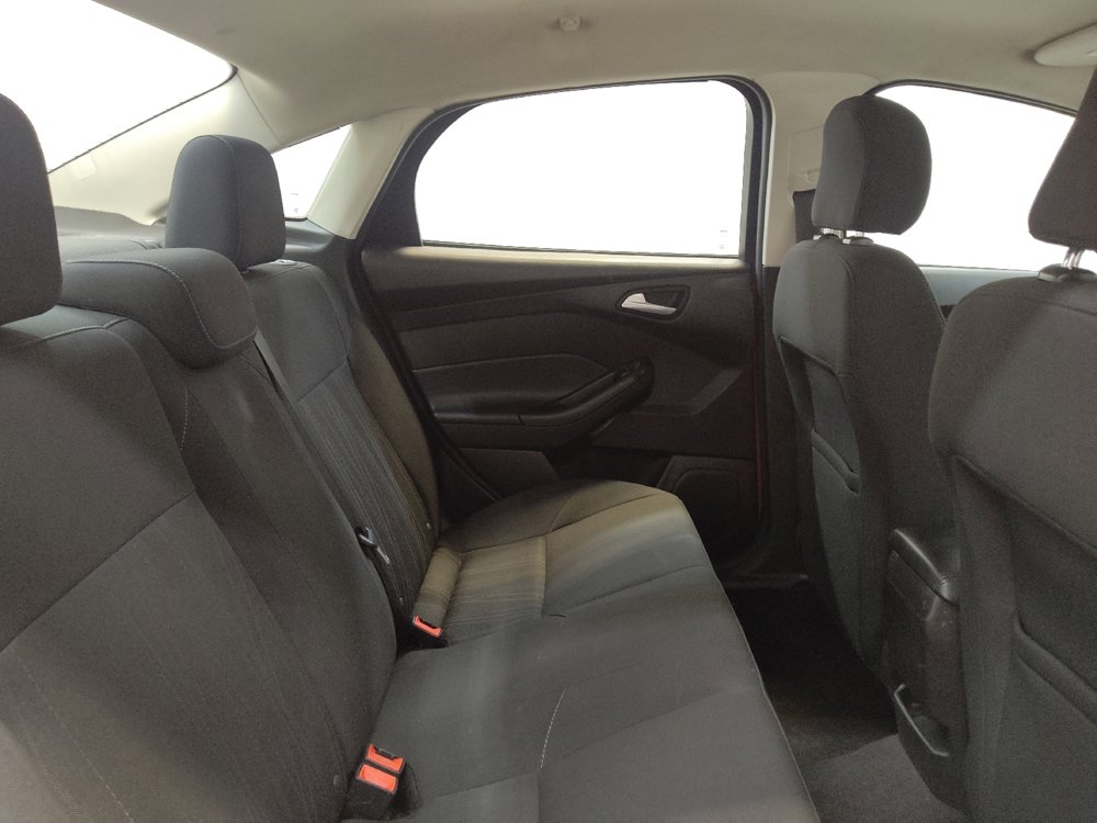 Used 2016 Ford Focus SE FWD image 19