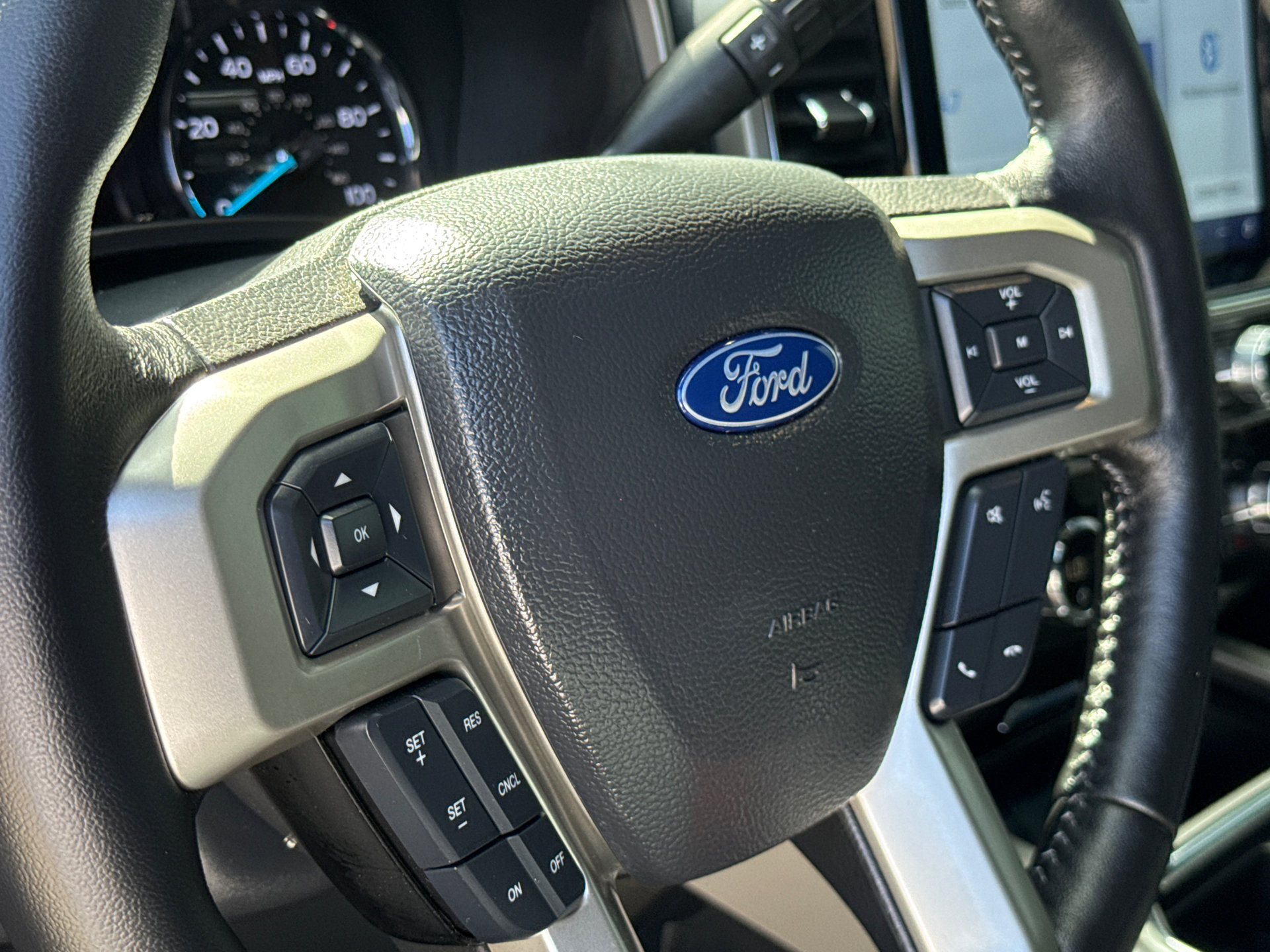 Used 2022 Ford F350 Lariat w/ Lariat Ultimate Package AWD/4WD image 29