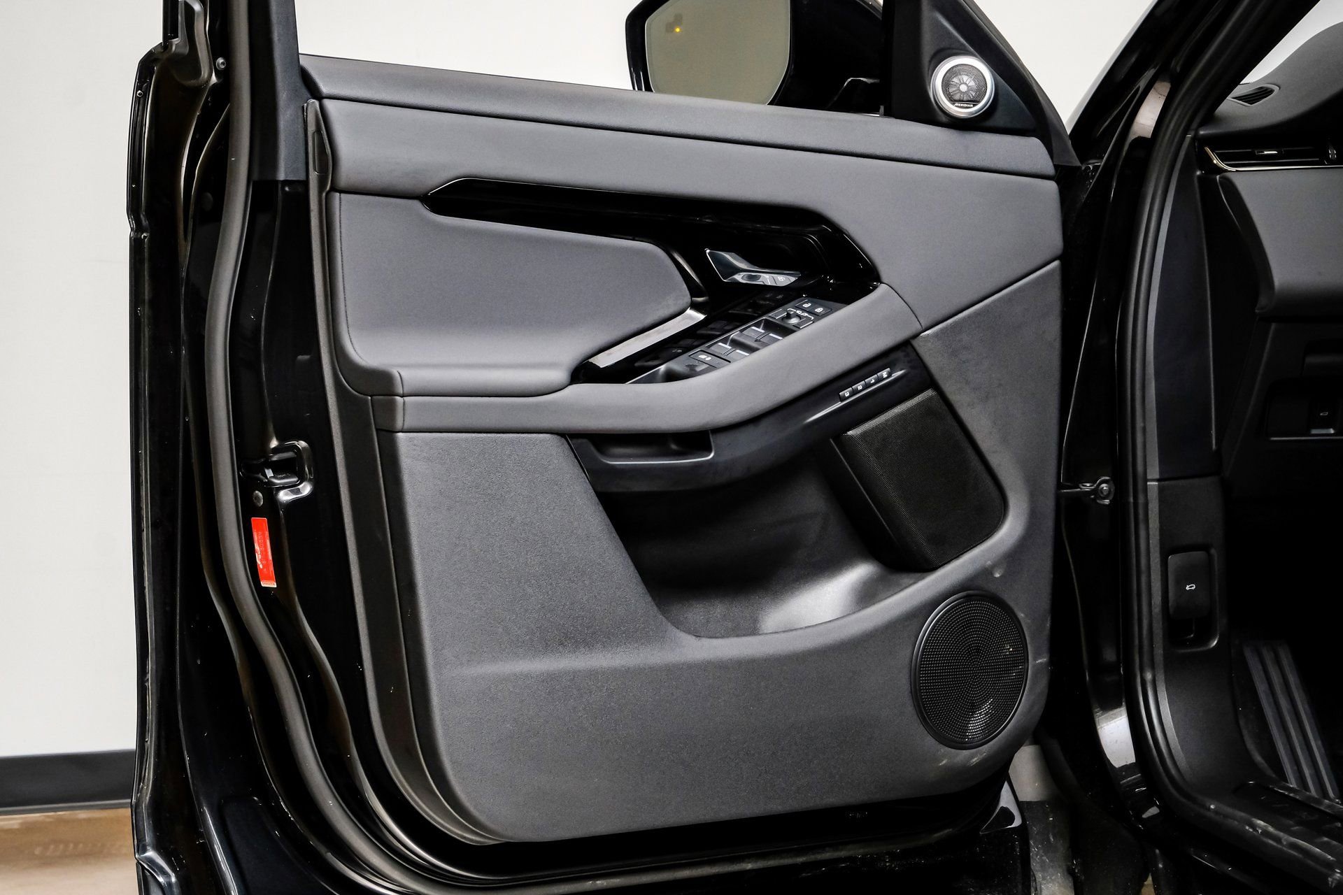 Used 2024 Land Rover Range Rover Evoque S image 40